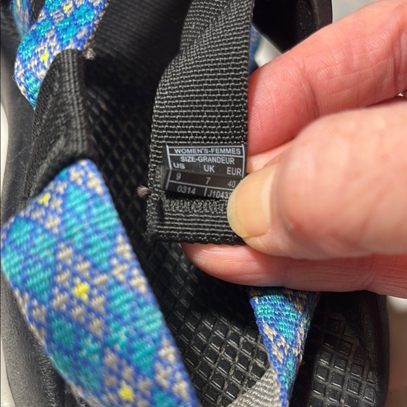 Chaco Z2 Yampa Vibram sandals Black Sandals with Blue Patterned Straps - Picture 9 of 13